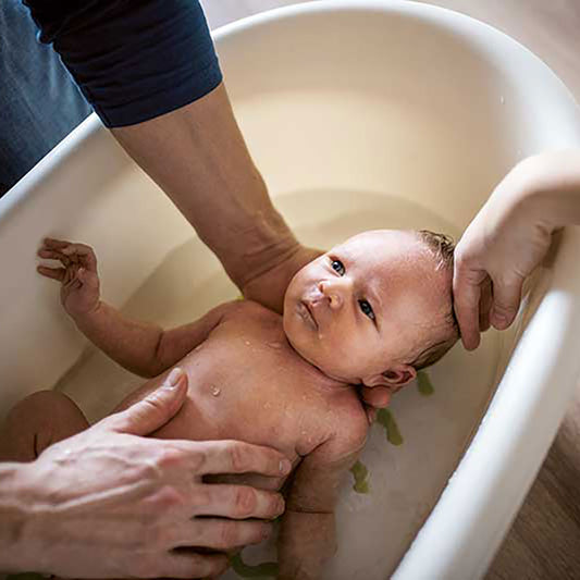 Kąpiel noworodka - jak bezpiecznie umyć miesięczne dziecko
