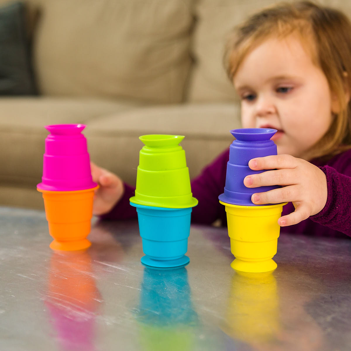 Kubeczki Przyssawki - Fat Brain Toys