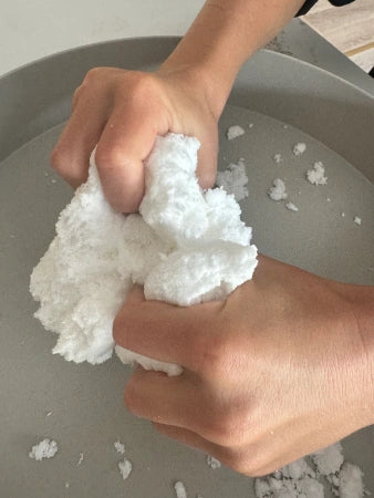 Sensoryczny śnieg, miękka masa sensoryczna dla dzieci 3+ - Jellystone