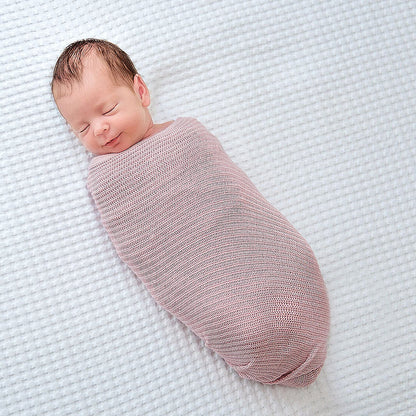 Lekki dzianinowy kocyk mgiełka - Lullalove Pudrowy róż