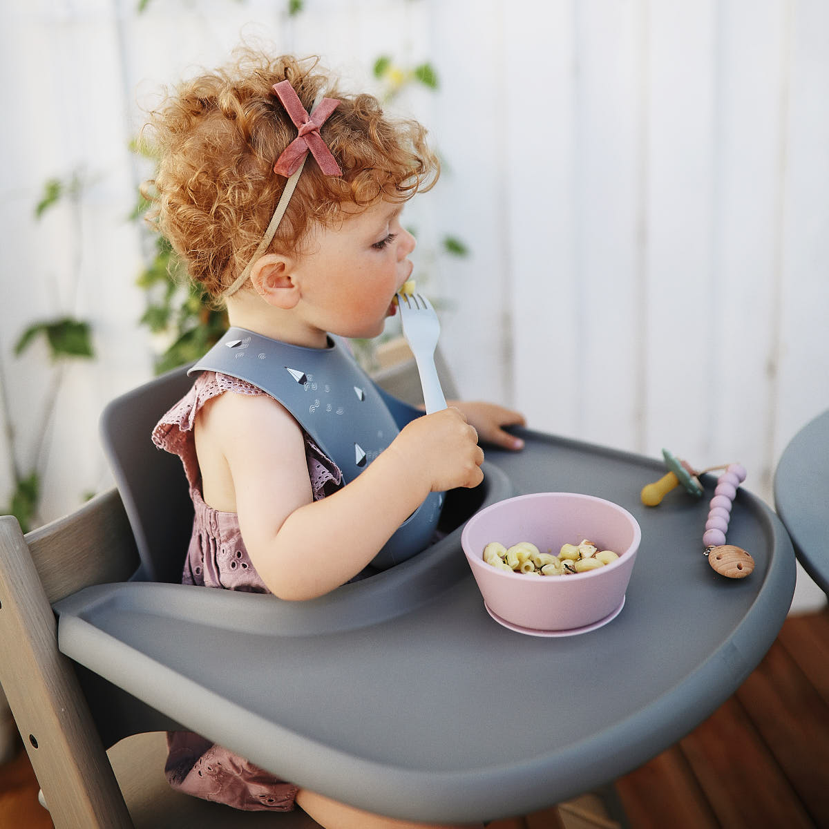 Śliniak silikonowy - Mushie Boats