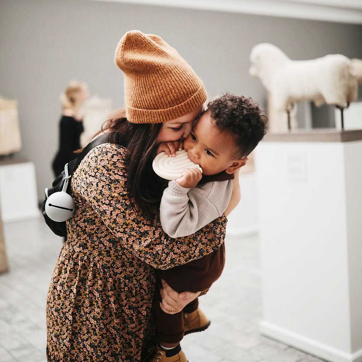 Mushie - Etui na smoczek Kula Ball Stone