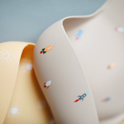 Śliniak silikonowy - Mushie Rocket