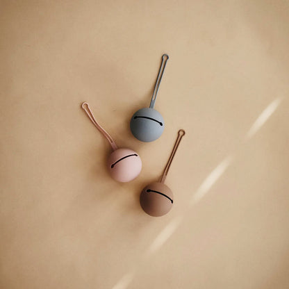 Mushie - Etui na smoczek Kula Ball Soft Lilac