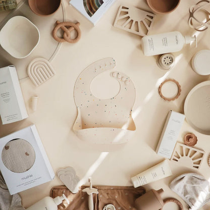 Śliniak silikonowy - Mushie Lilac Flowers