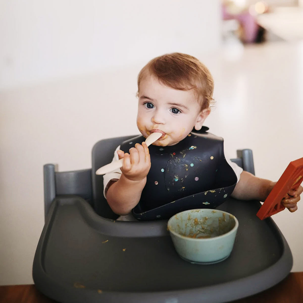 Śliniak silikonowy - Mushie Planets