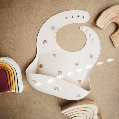 Śliniak silikonowy - Mushie Rainbows